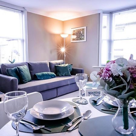 Lord Street - 2 Beautiful Apartments - Sleep Up To 14 Guests - By Rework Accommodation Chester Kültér fotó