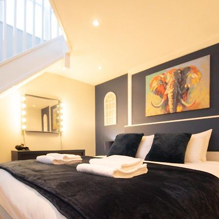 Lord Street - 2 Beautiful Apartments - Sleep Up To 14 Guests - By Rework Accommodation Chester Kültér fotó