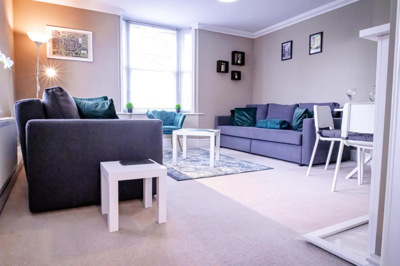 Lord Street - 2 Beautiful Apartments - Sleep Up To 14 Guests - By Rework Accommodation Chester Kültér fotó