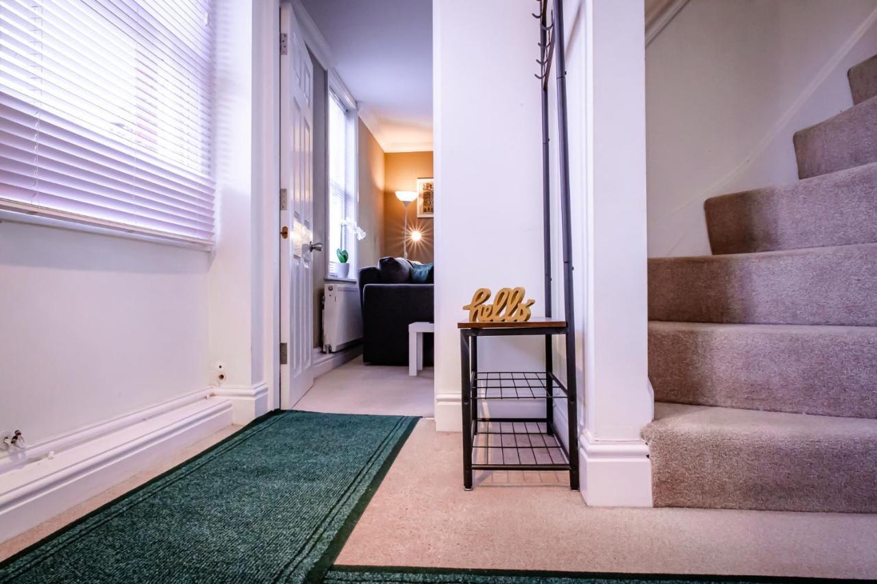 Lord Street - 2 Beautiful Apartments - Sleep Up To 14 Guests - By Rework Accommodation Chester Kültér fotó