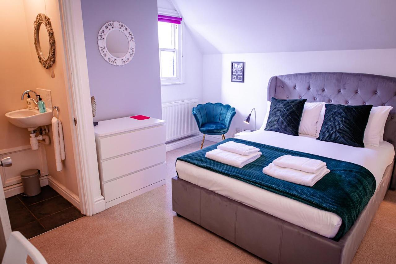 Lord Street - 2 Beautiful Apartments - Sleep Up To 14 Guests - By Rework Accommodation Chester Kültér fotó