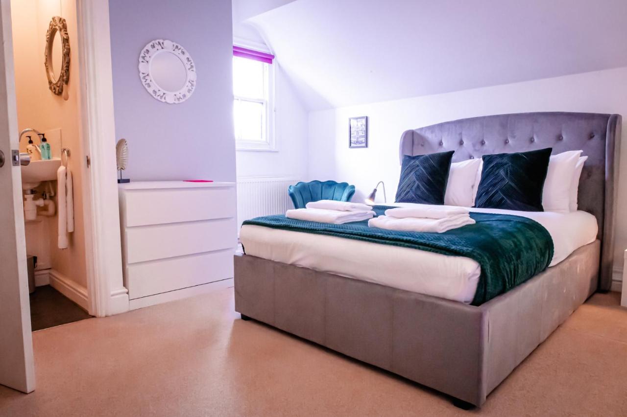 Lord Street - 2 Beautiful Apartments - Sleep Up To 14 Guests - By Rework Accommodation Chester Kültér fotó