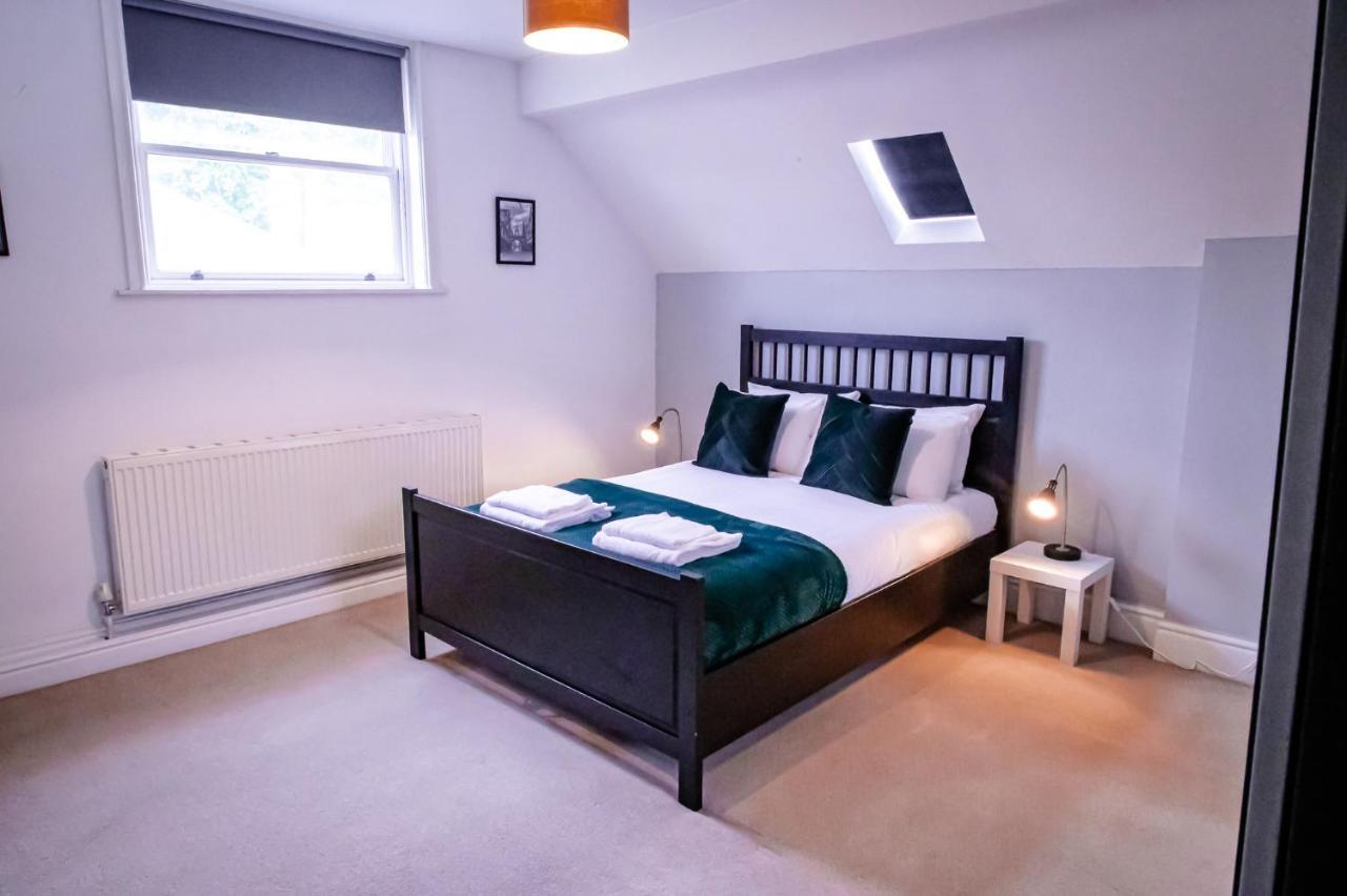 Lord Street - 2 Beautiful Apartments - Sleep Up To 14 Guests - By Rework Accommodation Chester Kültér fotó