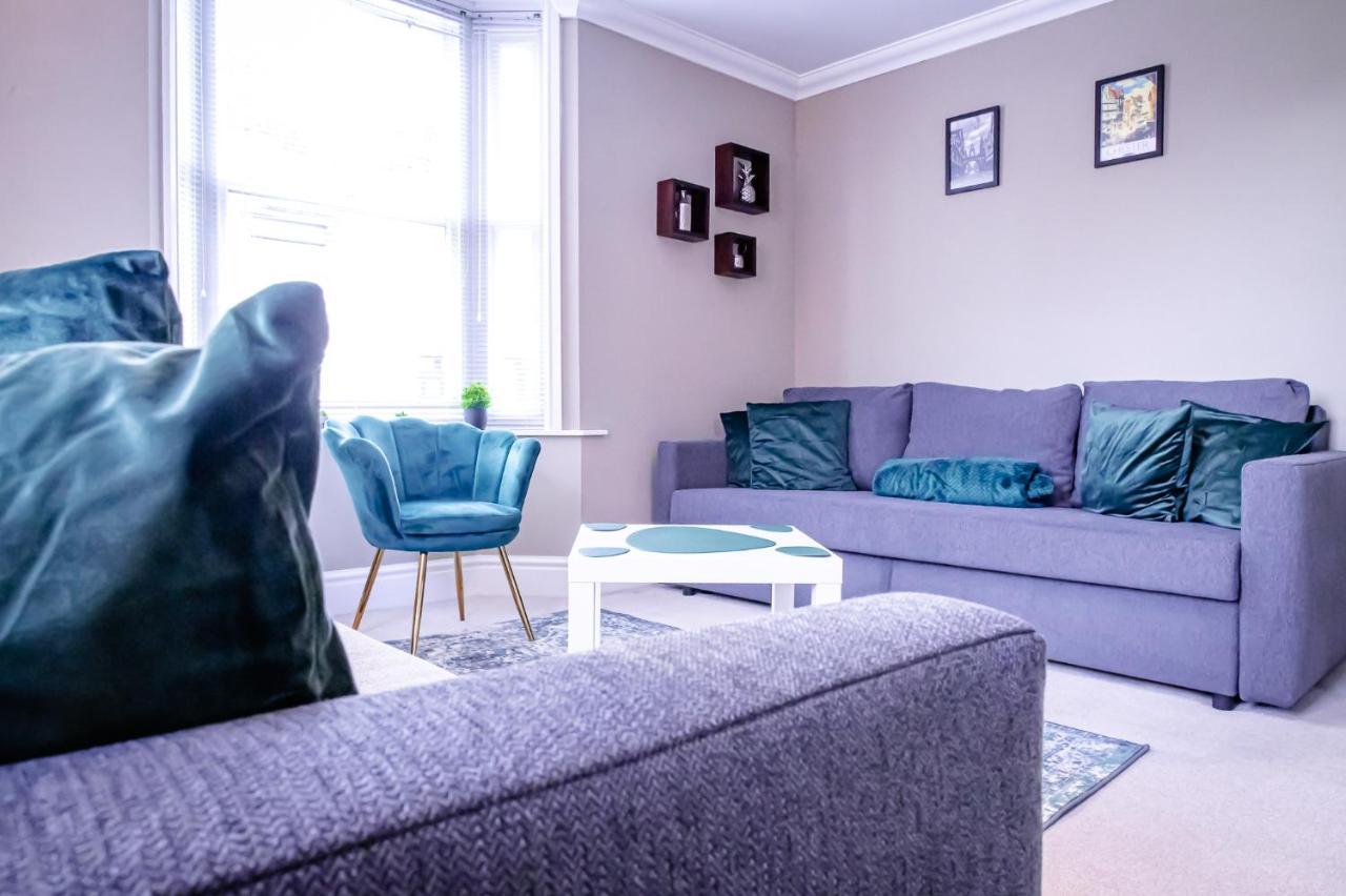 Lord Street - 2 Beautiful Apartments - Sleep Up To 14 Guests - By Rework Accommodation Chester Kültér fotó