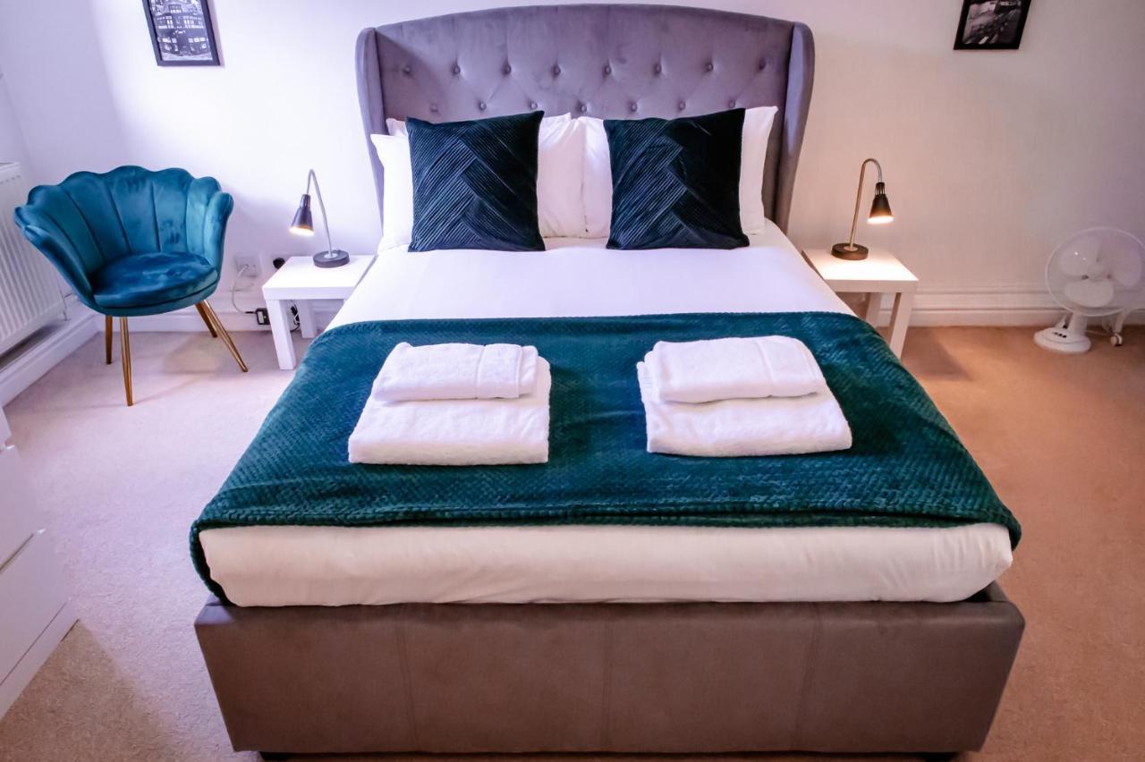 Lord Street - 2 Beautiful Apartments - Sleep Up To 14 Guests - By Rework Accommodation Chester Kültér fotó