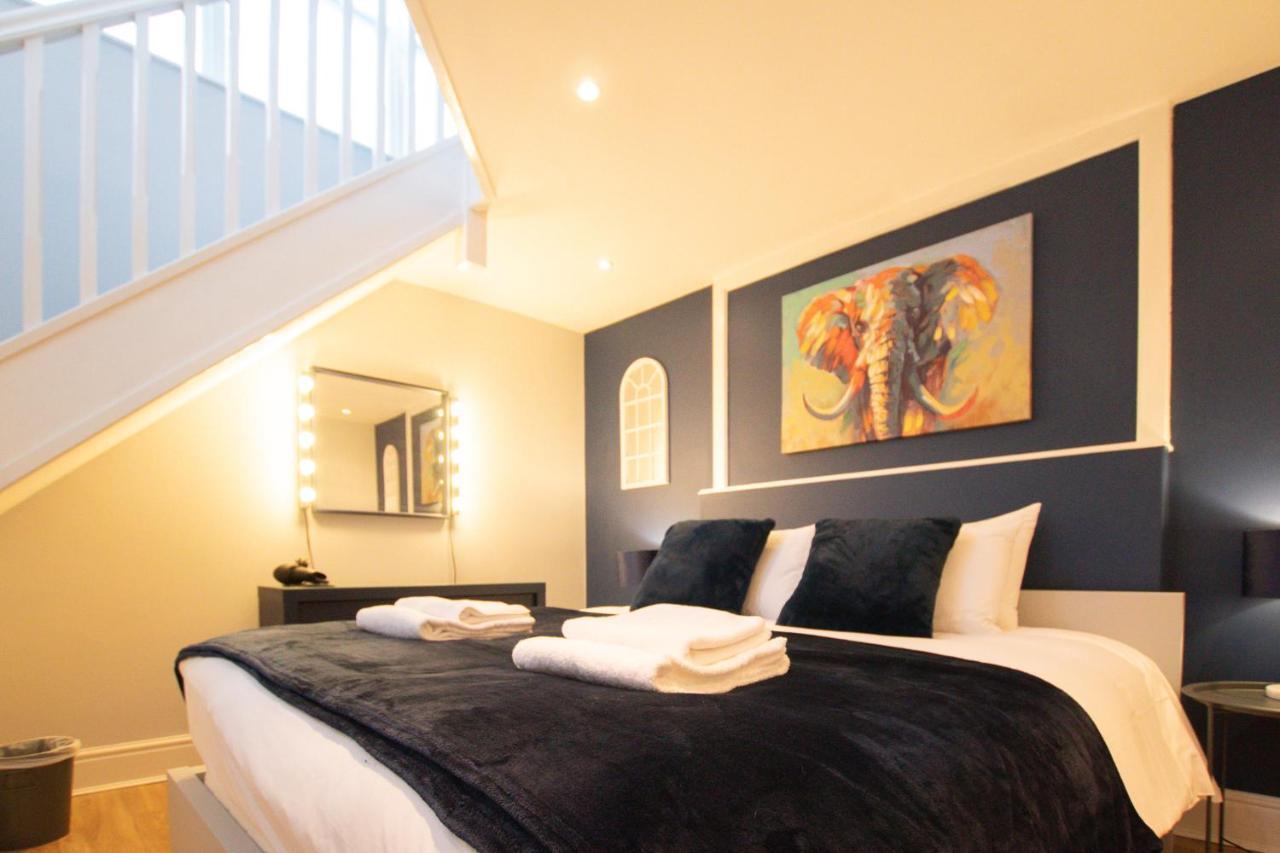 Lord Street - 2 Beautiful Apartments - Sleep Up To 14 Guests - By Rework Accommodation Chester Kültér fotó