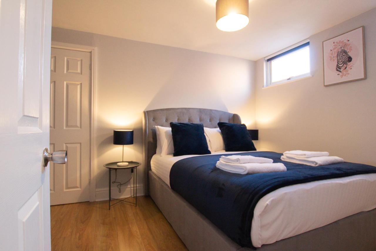 Lord Street - 2 Beautiful Apartments - Sleep Up To 14 Guests - By Rework Accommodation Chester Kültér fotó
