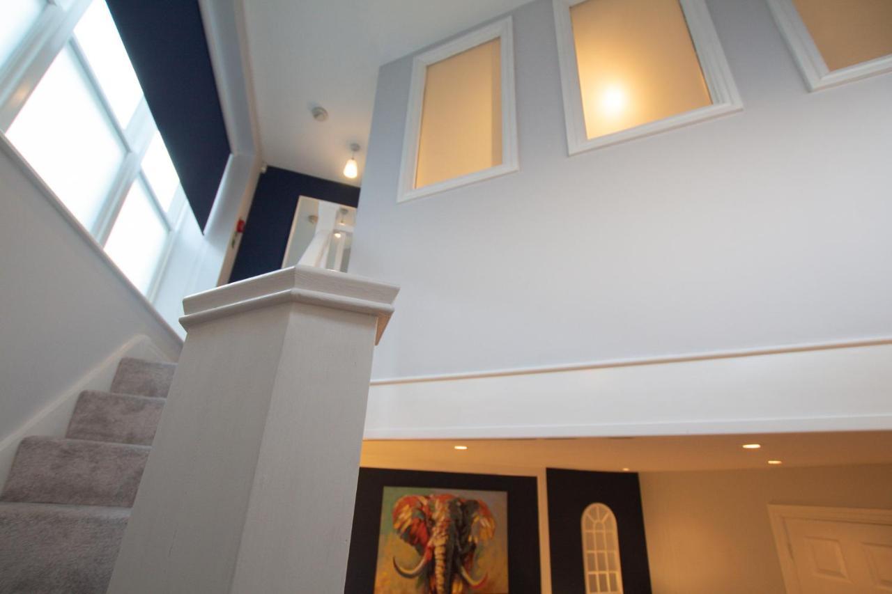 Lord Street - 2 Beautiful Apartments - Sleep Up To 14 Guests - By Rework Accommodation Chester Kültér fotó