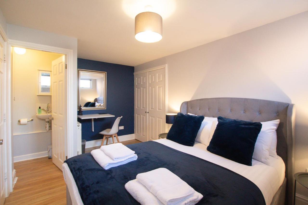 Lord Street - 2 Beautiful Apartments - Sleep Up To 14 Guests - By Rework Accommodation Chester Kültér fotó