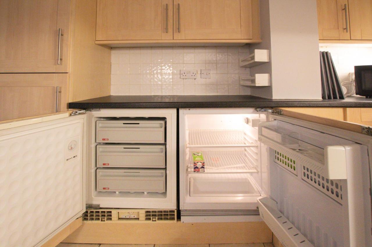 Lord Street - 2 Beautiful Apartments - Sleep Up To 14 Guests - By Rework Accommodation Chester Kültér fotó