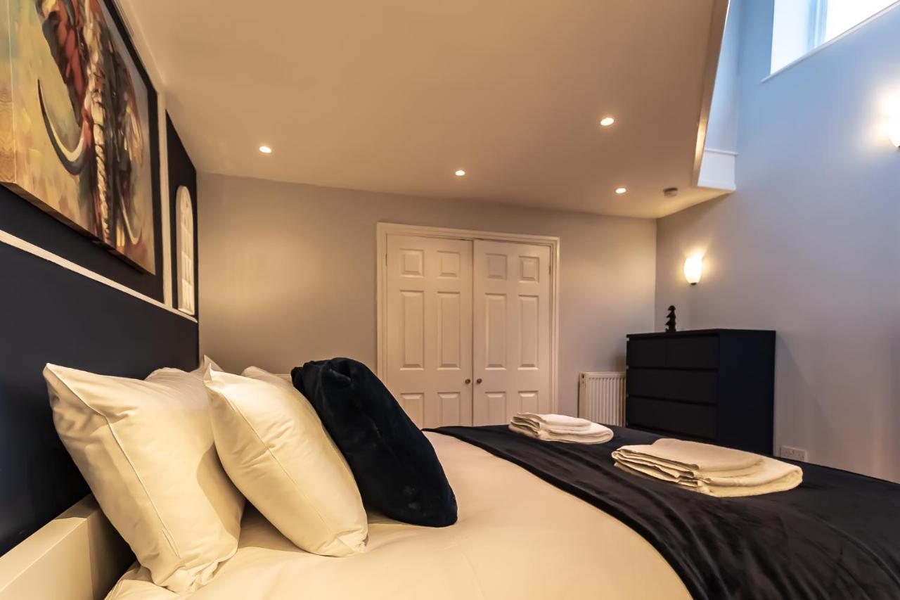 Lord Street - 2 Beautiful Apartments - Sleep Up To 14 Guests - By Rework Accommodation Chester Kültér fotó