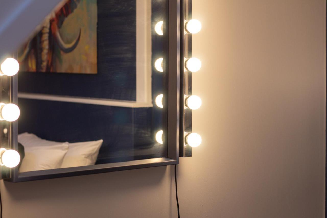 Lord Street - 2 Beautiful Apartments - Sleep Up To 14 Guests - By Rework Accommodation Chester Kültér fotó