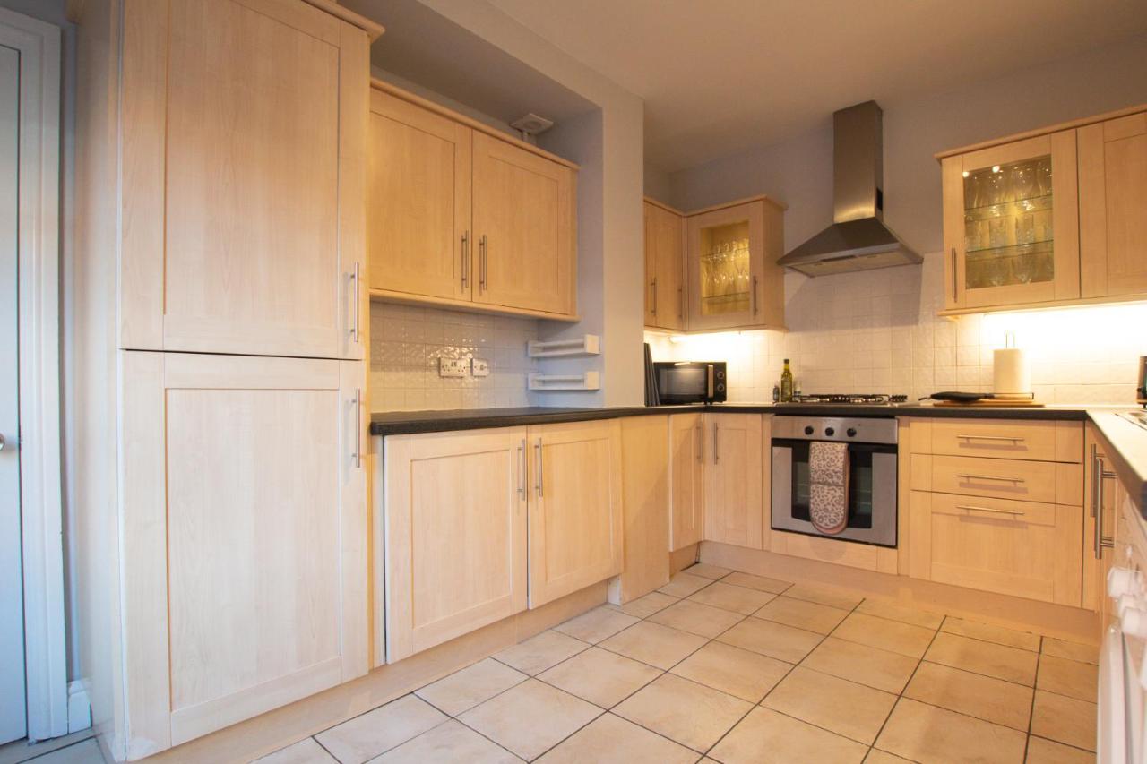 Lord Street - 2 Beautiful Apartments - Sleep Up To 14 Guests - By Rework Accommodation Chester Kültér fotó