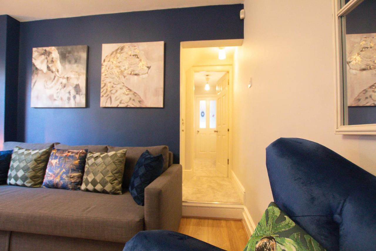 Lord Street - 2 Beautiful Apartments - Sleep Up To 14 Guests - By Rework Accommodation Chester Kültér fotó