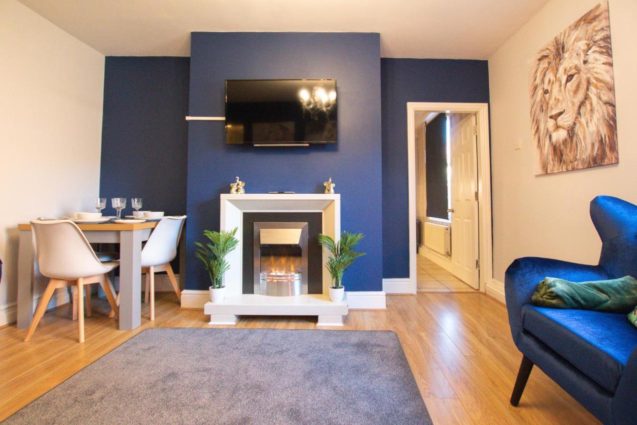 Lord Street - 2 Beautiful Apartments - Sleep Up To 14 Guests - By Rework Accommodation Chester Kültér fotó