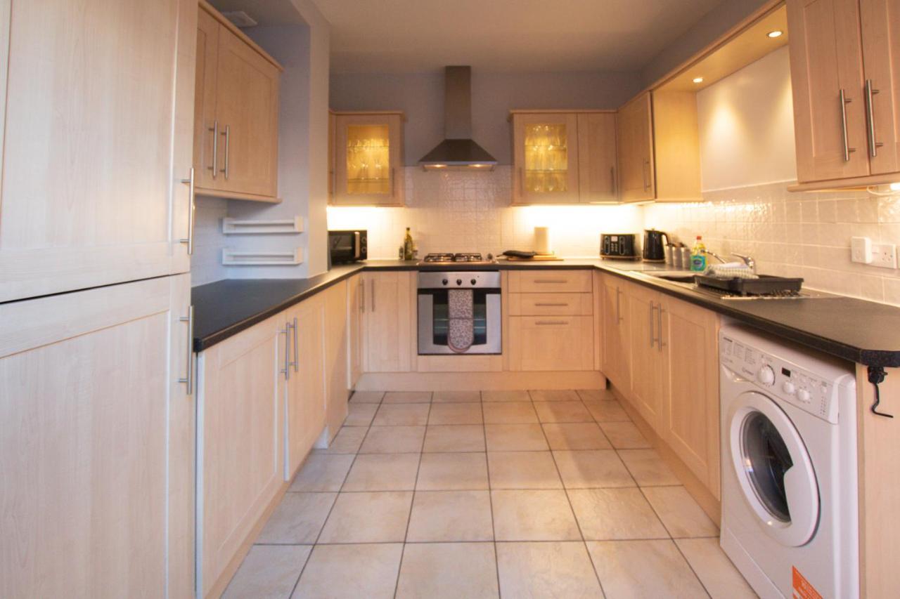Lord Street - 2 Beautiful Apartments - Sleep Up To 14 Guests - By Rework Accommodation Chester Kültér fotó