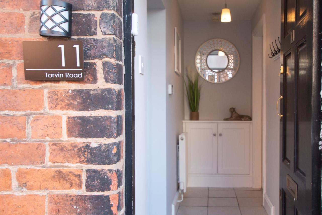 Lord Street - 2 Beautiful Apartments - Sleep Up To 14 Guests - By Rework Accommodation Chester Kültér fotó