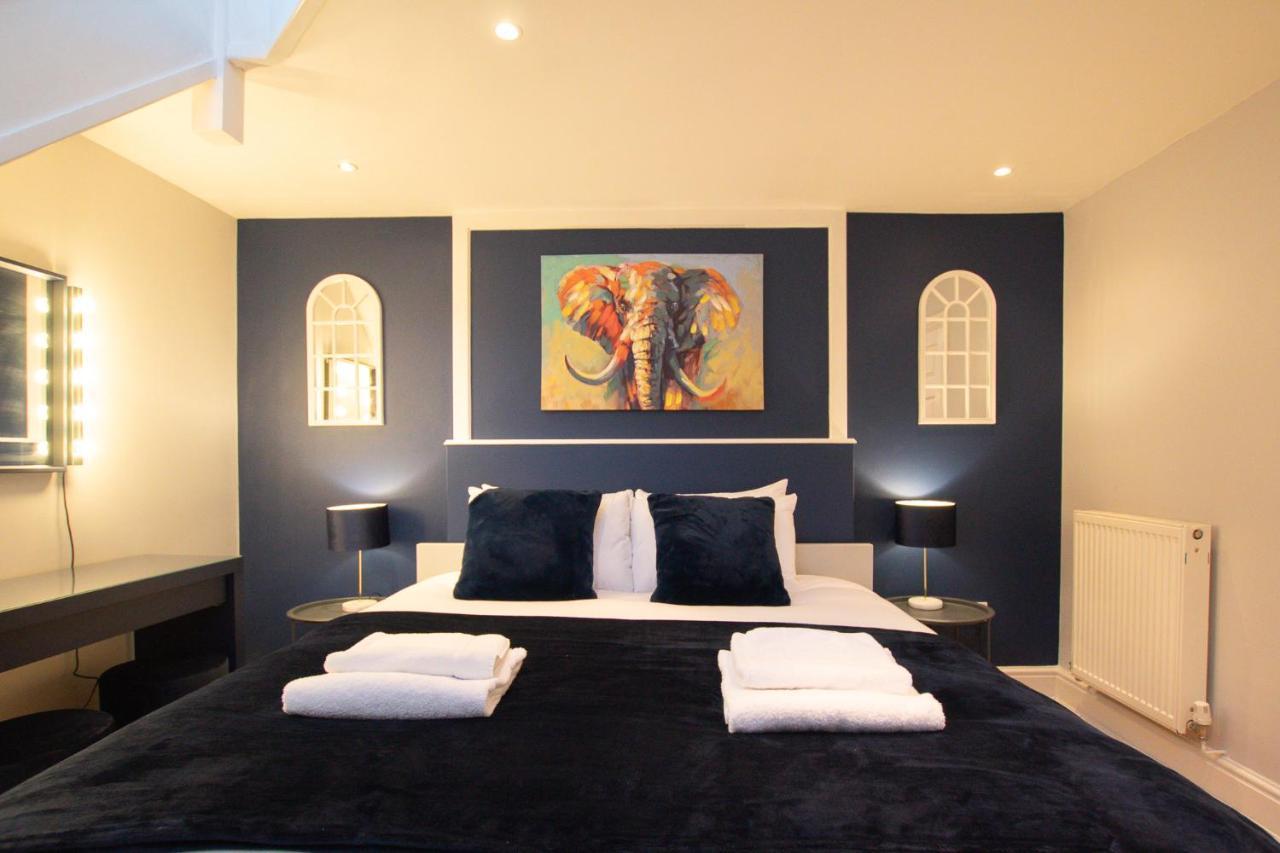 Lord Street - 2 Beautiful Apartments - Sleep Up To 14 Guests - By Rework Accommodation Chester Kültér fotó