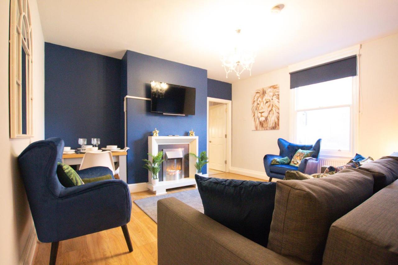 Lord Street - 2 Beautiful Apartments - Sleep Up To 14 Guests - By Rework Accommodation Chester Kültér fotó